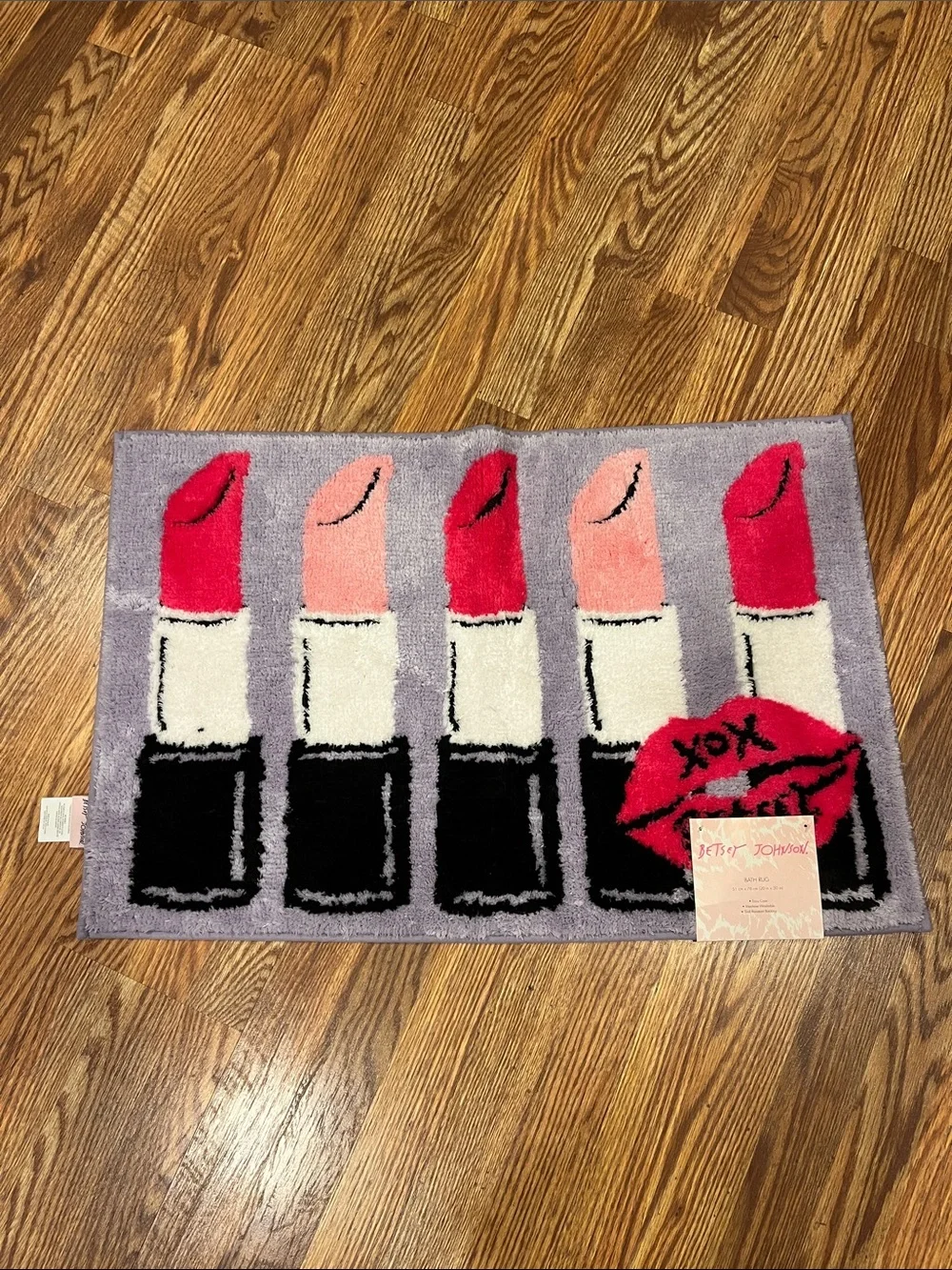 Betsey Johnson Lipstick Bath Mat in Lavender with Pink & Red Lips